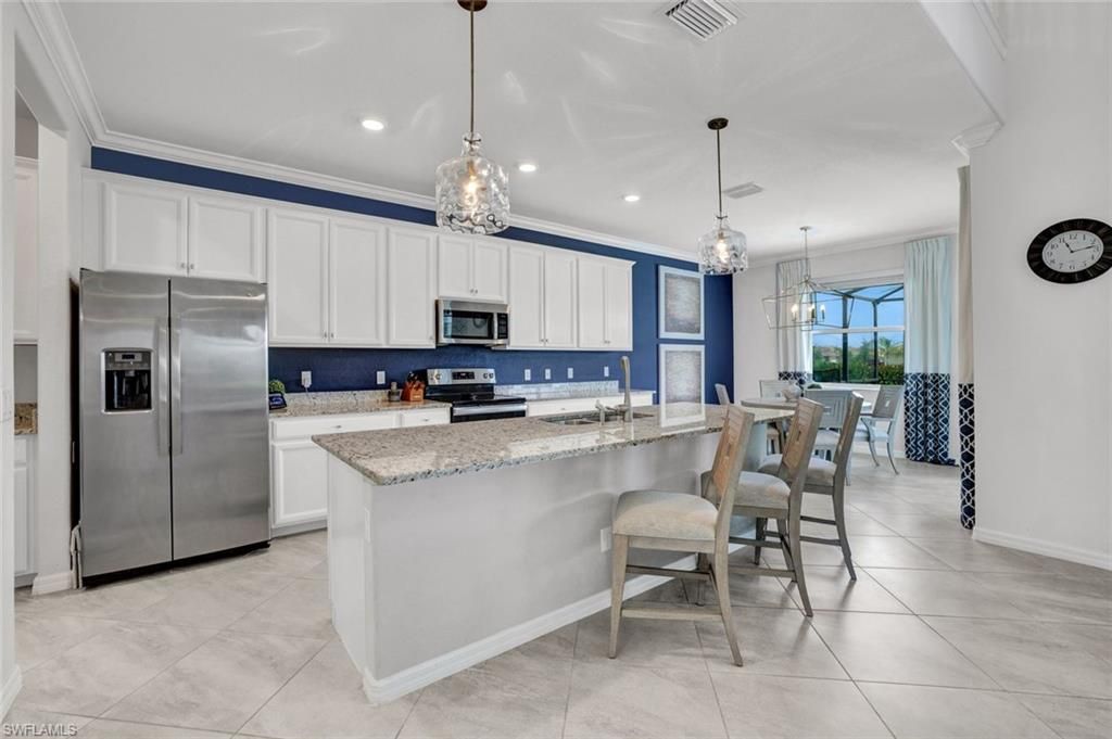 Dining room, Interior, Kitchen, Pendant Lights, Recessed Lighting, Stainless Steel Appliances