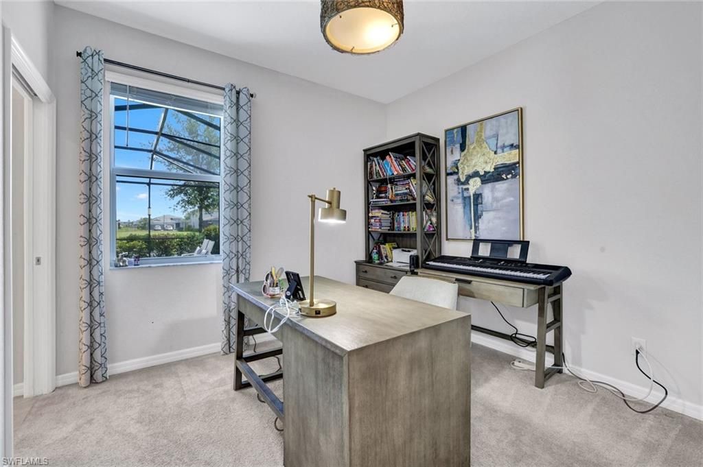 Home Office, Interior