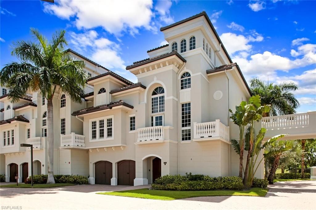 Exterior, Facade, Mediterranean