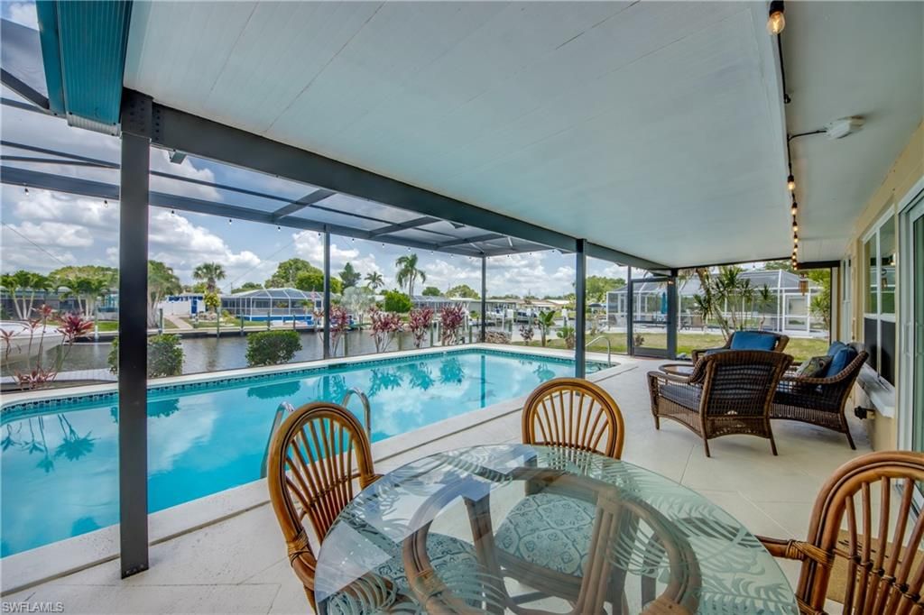 Dining room, Interior, Pool, Sun Room, Water