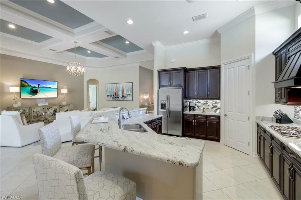 Chandelier, Interior, Kitchen, Living room, Pendant Lights, Recessed Lighting, Stainless Steel Appliances