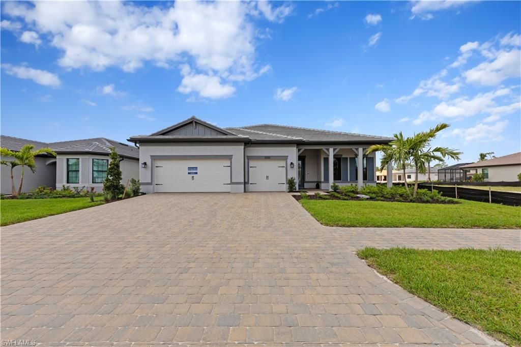 Attached, Exterior, Facade, Ranch