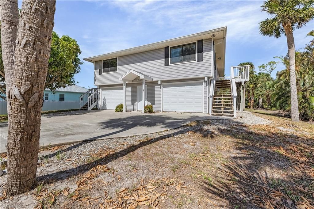 Attached, Exterior, Facade, Raised Ranch