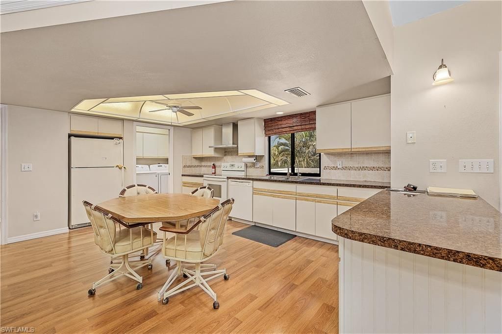 Dining room, Interior, Kitchen, Recessed Lighting, Wood Texture Flooring