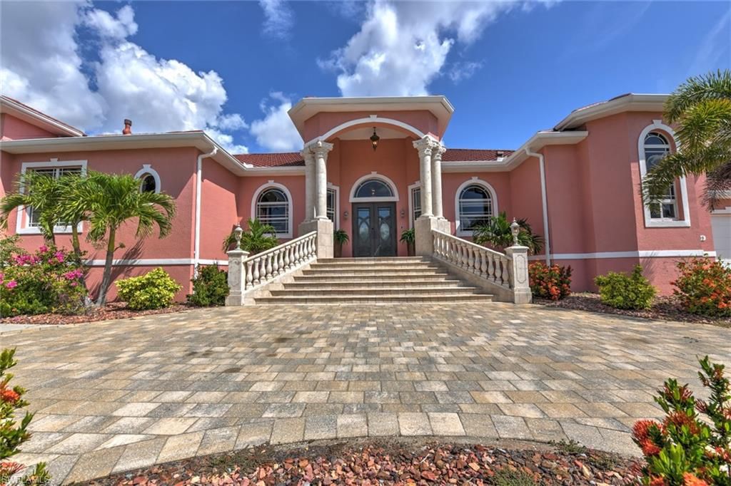 Exterior, Facade, Mediterranean