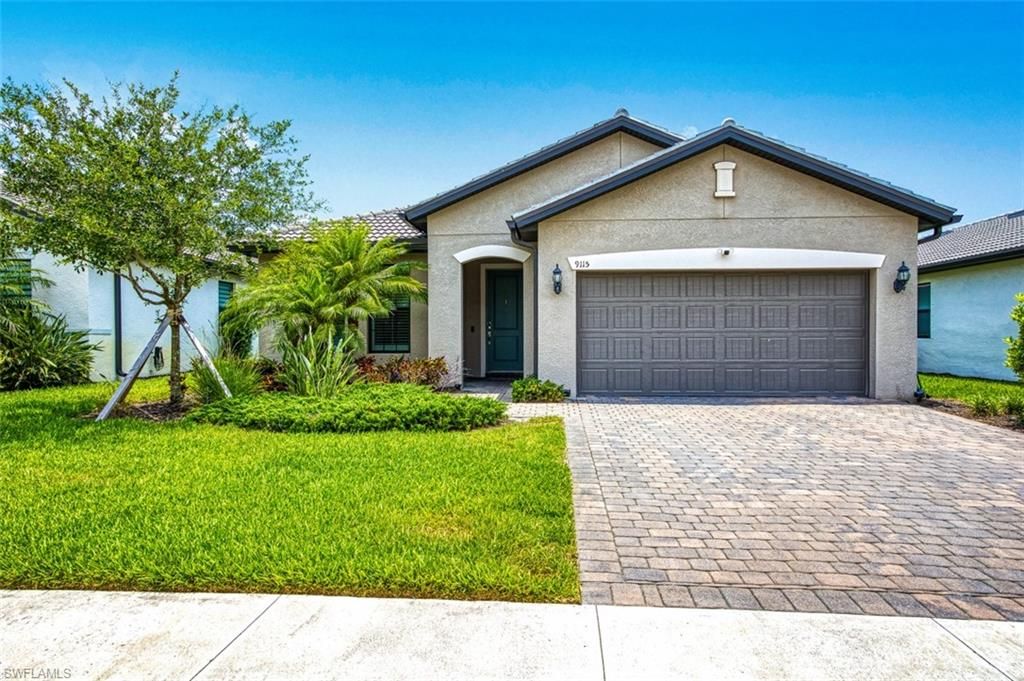 Attached, Exterior, Facade, American Craftsman