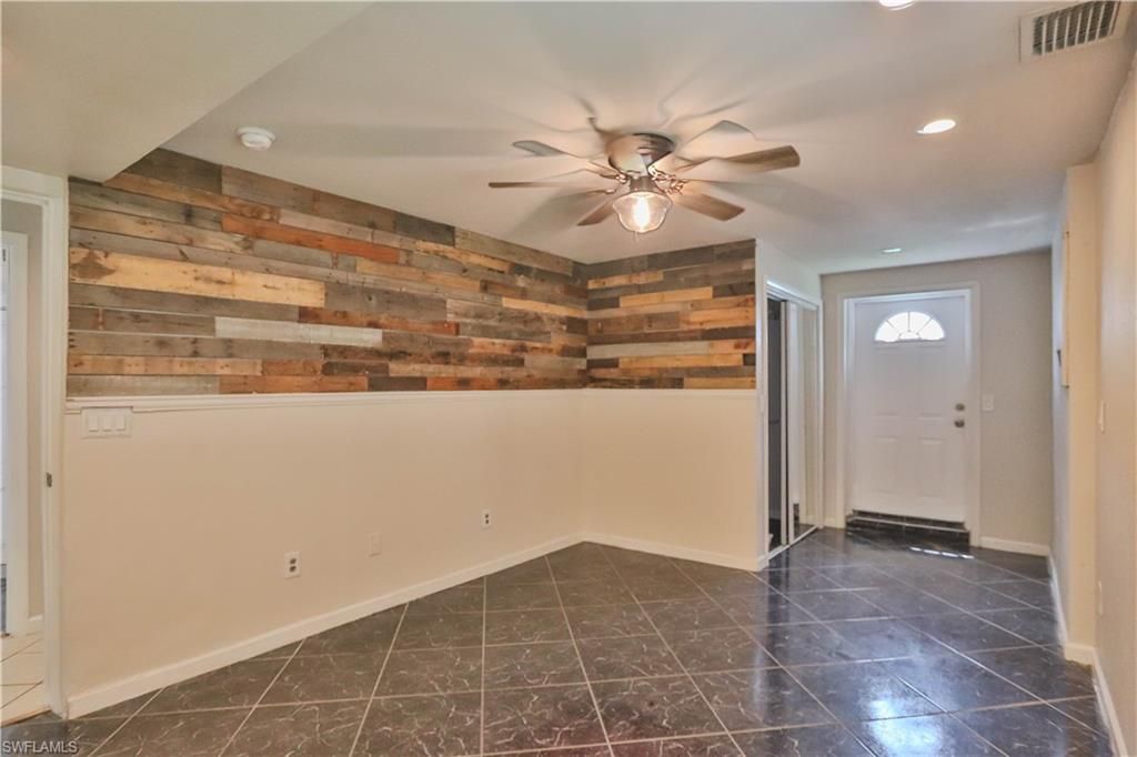 Empty room, Interior, Recessed Lighting, Wooden Walls