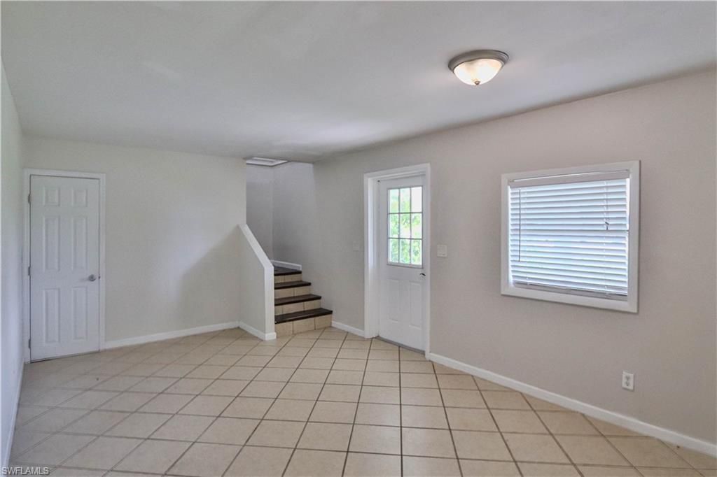 Empty room, Interior