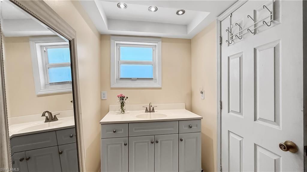 Bathroom, Dual Sink Vanities, Interior, Recessed Lighting
