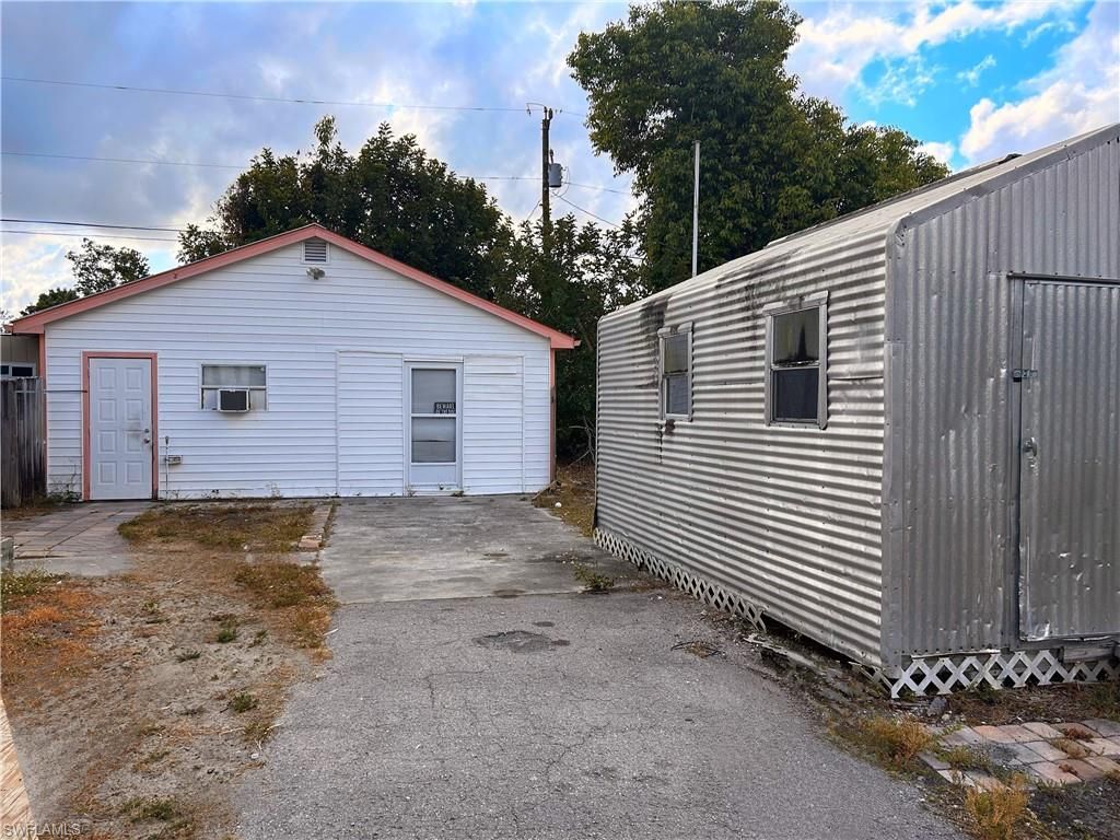 Detached Garage, Exterior