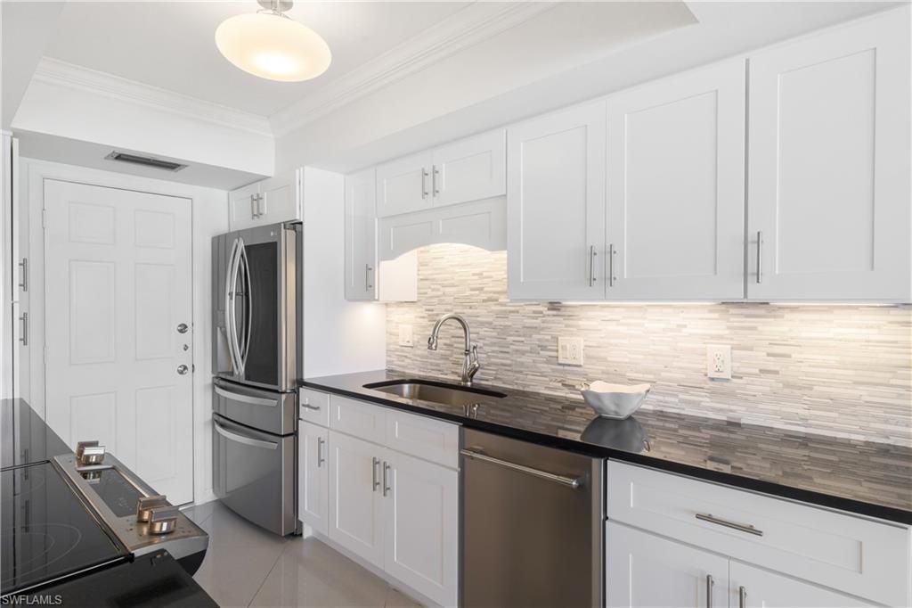 Interior, Kitchen, Pendant Lights, Stainless Steel Appliances
