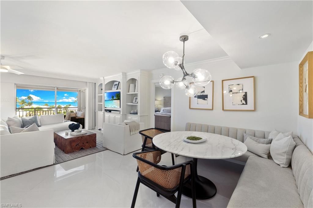 Dining room, Interior, Living room, Pendant Lights, Recessed Lighting, Water