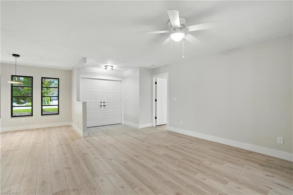 Empty room, Interior, Pendant Lights, Wood Texture Flooring
