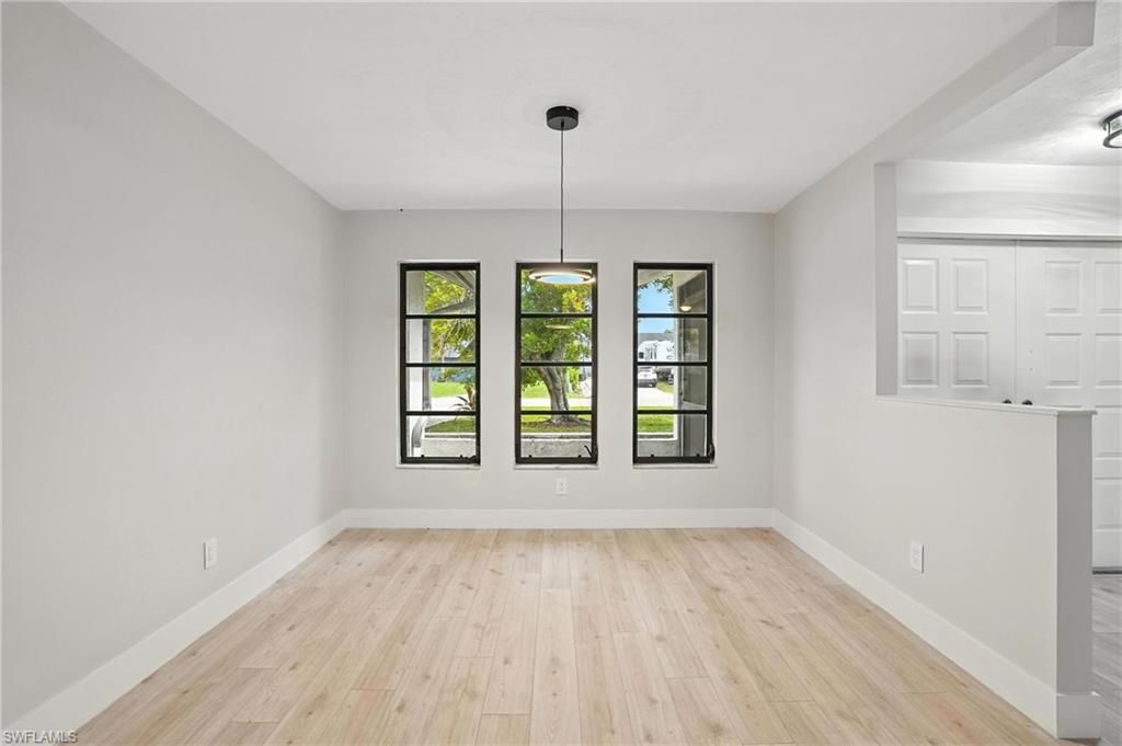 Empty room, Interior, Pendant Lights, Wood Texture Flooring