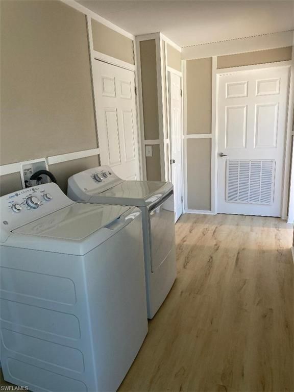 Interior, Washer, Wood Texture Flooring