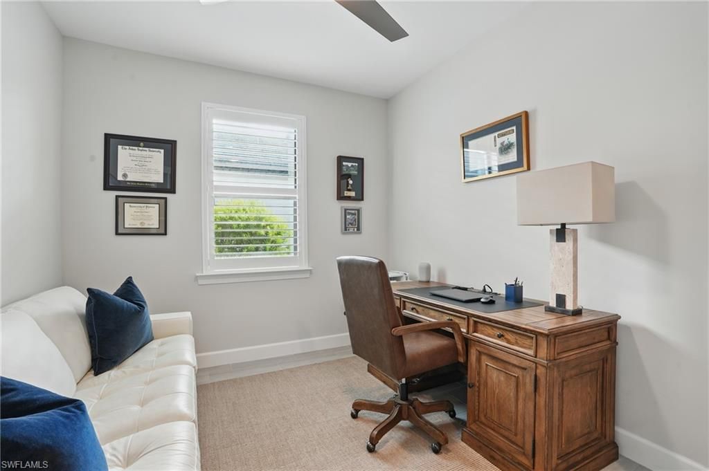 Home Office, Interior