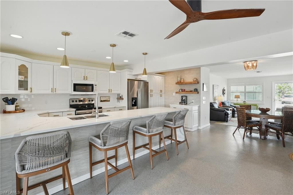Dining room, Interior, Kitchen, Pendant Lights, Recessed Lighting, Stainless Steel Appliances