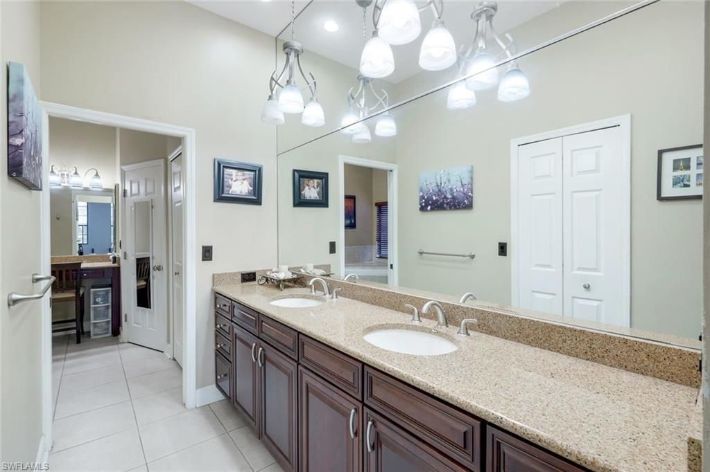 Bathroom, Dual Sink Vanities, Interior, Recessed Lighting