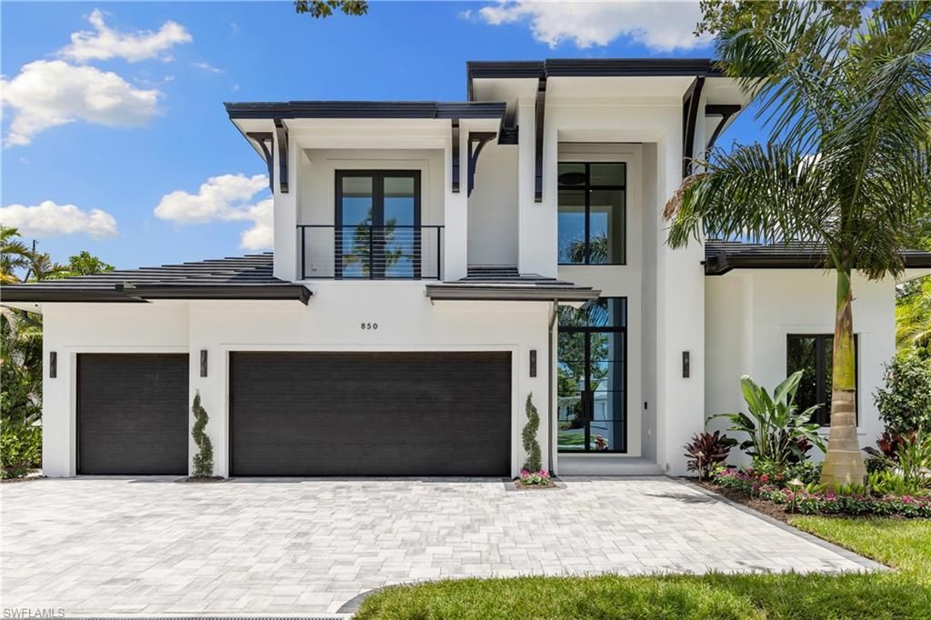 Attached, Exterior, Facade, Modern