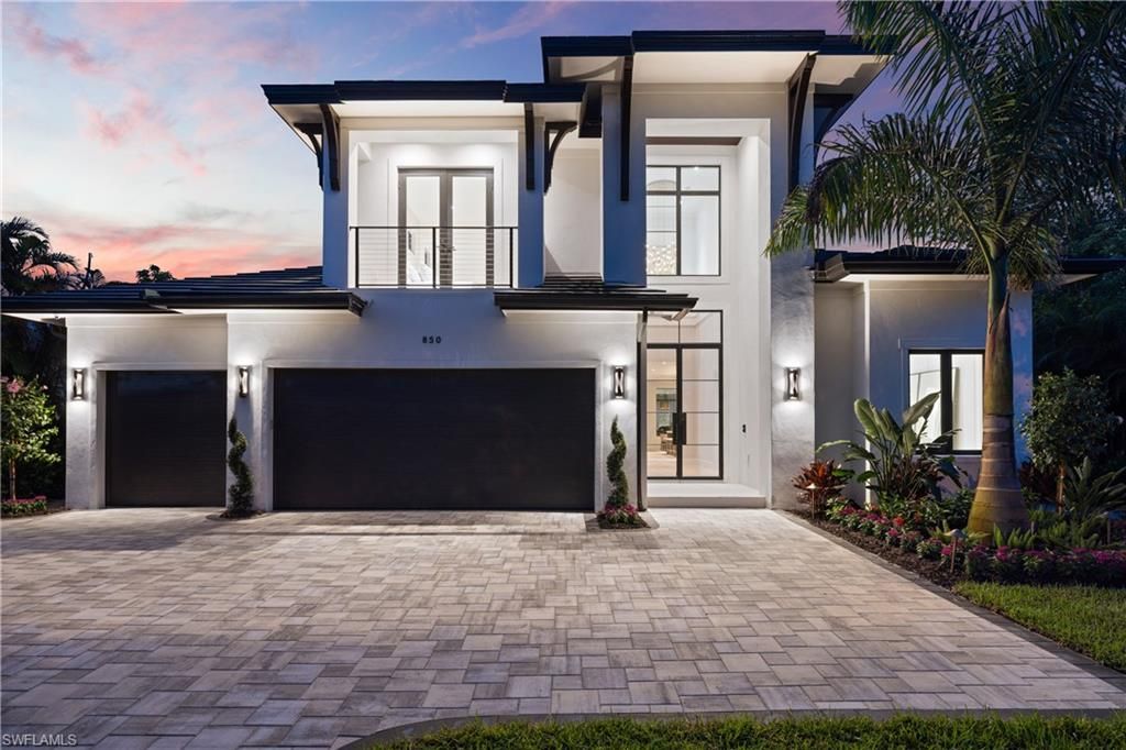 Attached, Exterior, Facade, Modern