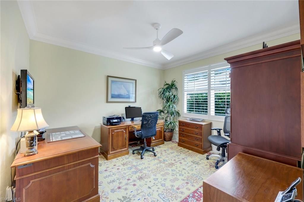 Home Office, Interior