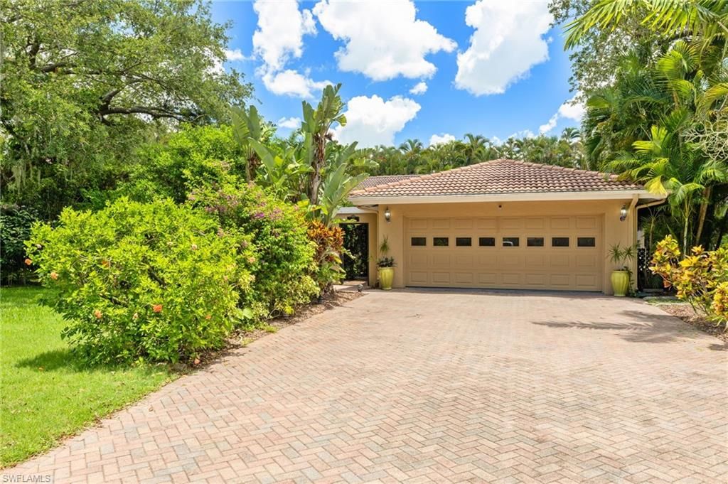Detached Garage, Exterior