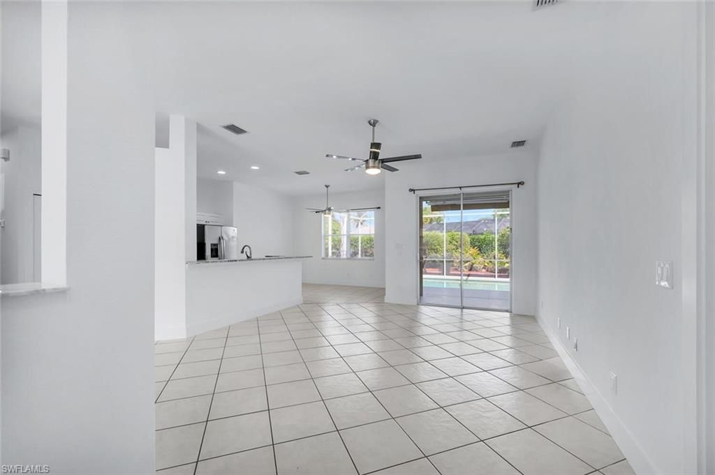 Empty room, Interior, Recessed Lighting