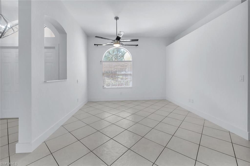 Empty room, Interior