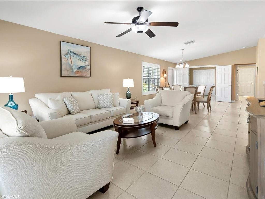 Chandelier, Dining room, Interior, Living room