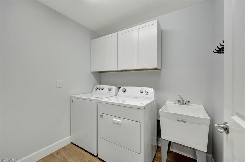 Interior, Washer, Wood Texture Flooring