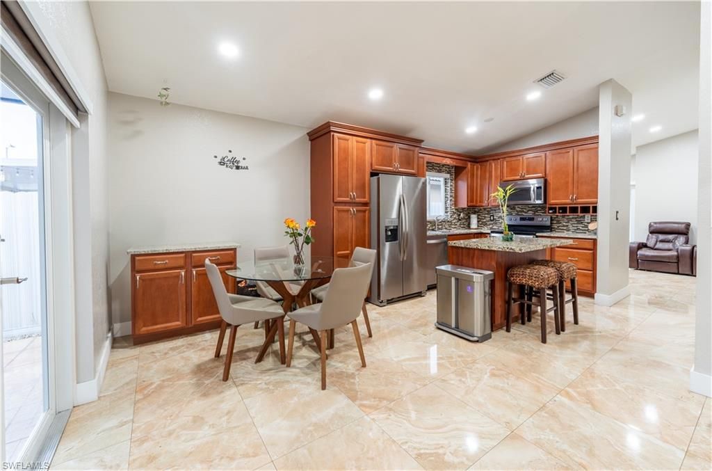 Dining room, Interior, Kitchen, Recessed Lighting, Stainless Steel Appliances