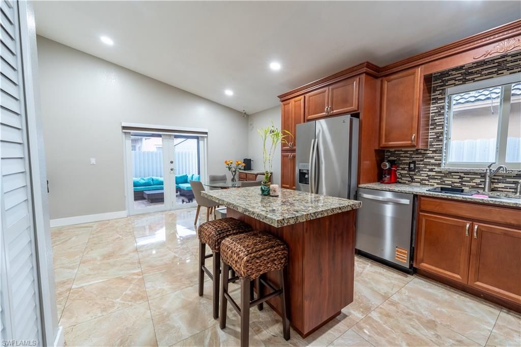 Dining room, Interior, Kitchen, Recessed Lighting, Stainless Steel Appliances