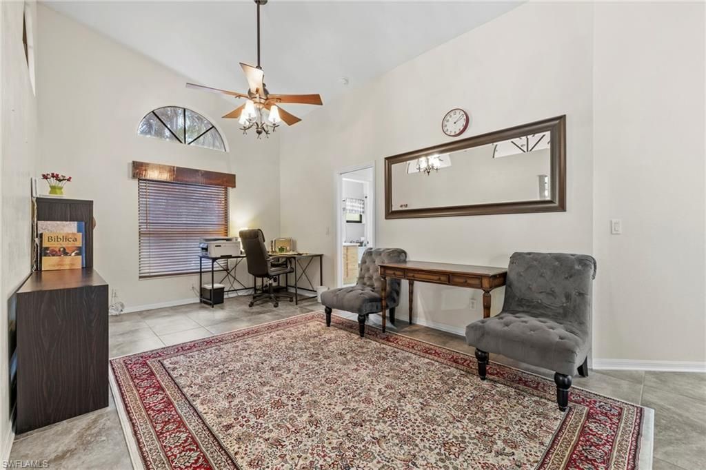 Home Office, Interior