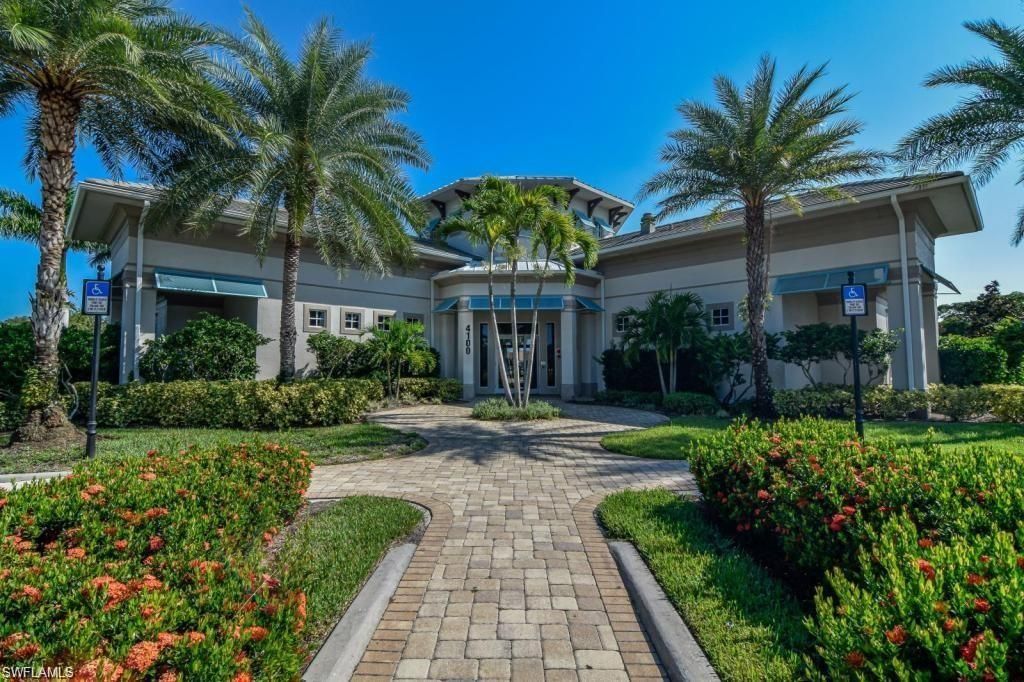Backyard, Exterior, Facade, Modern