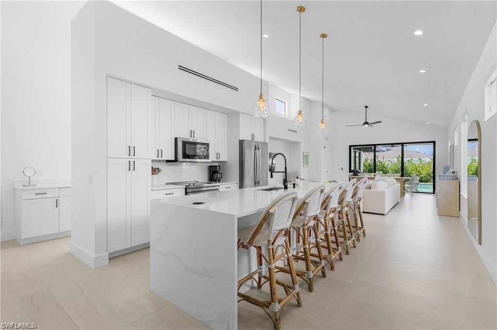 Interior, Kitchen, Living room, Pendant Lights, Recessed Lighting, Stainless Steel Appliances