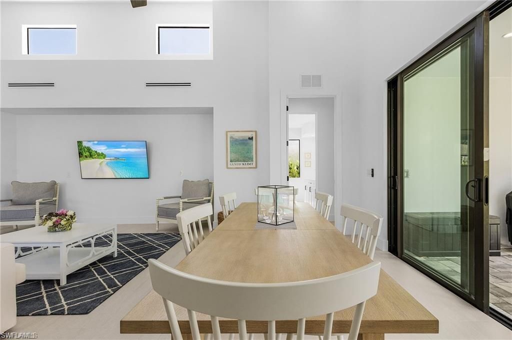 Dining room, Interior