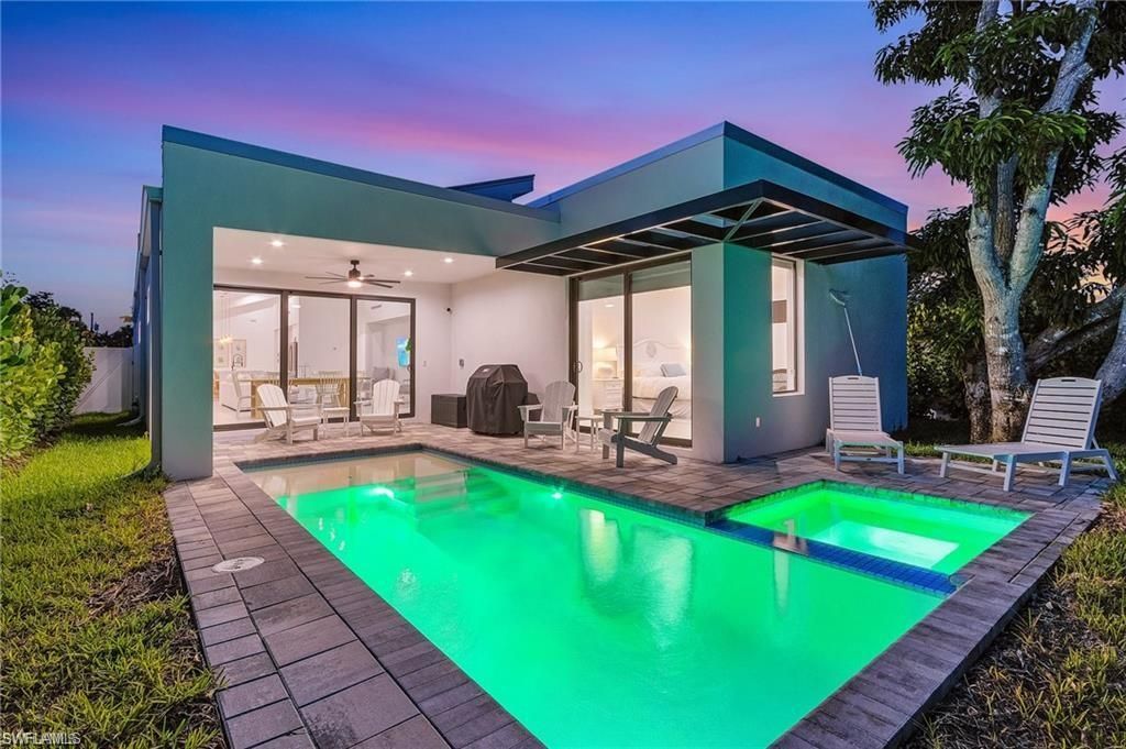 Exterior, Pool