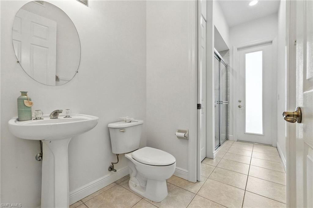 Bathroom, Interior, Recessed Lighting