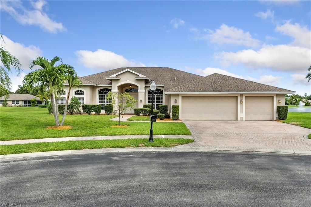 Attached, Exterior, Facade, Ranch