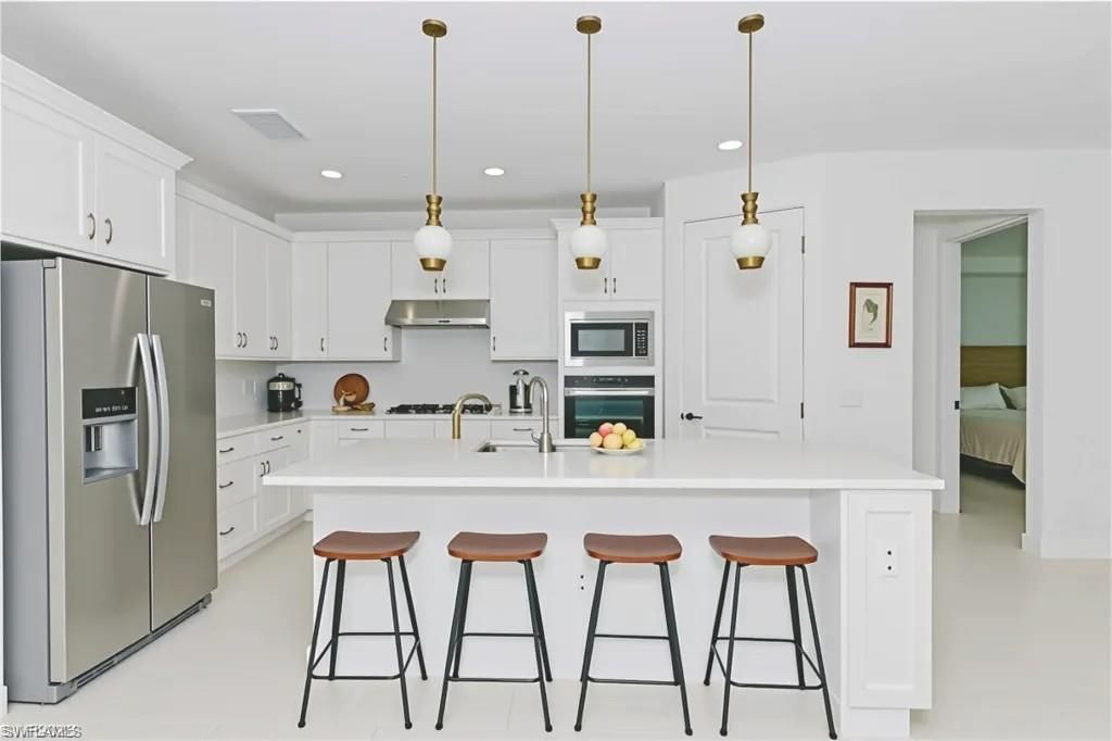 Bedroom, Interior, Kitchen, Pendant Lights, Recessed Lighting, Stainless Steel Appliances
