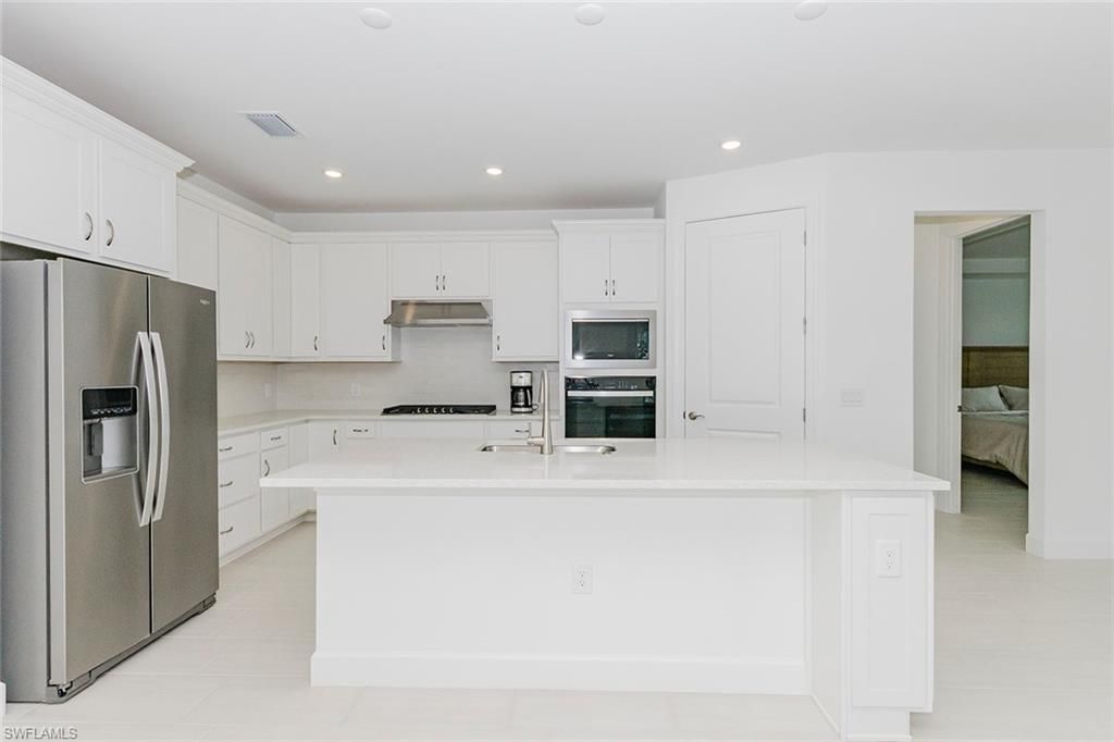 Bedroom, Interior, Kitchen, Recessed Lighting, Stainless Steel Appliances