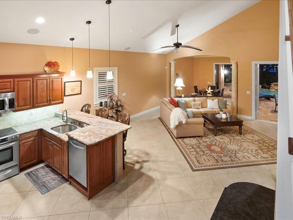Dining room, Interior, Kitchen, Living room, Pendant Lights, Recessed Lighting, Stainless Steel Appliances
