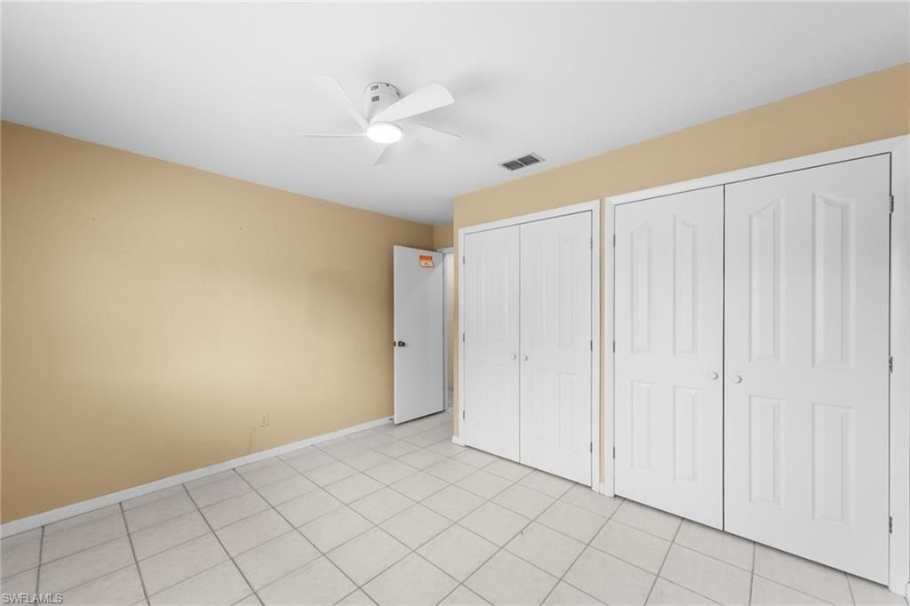 Empty room, Interior
