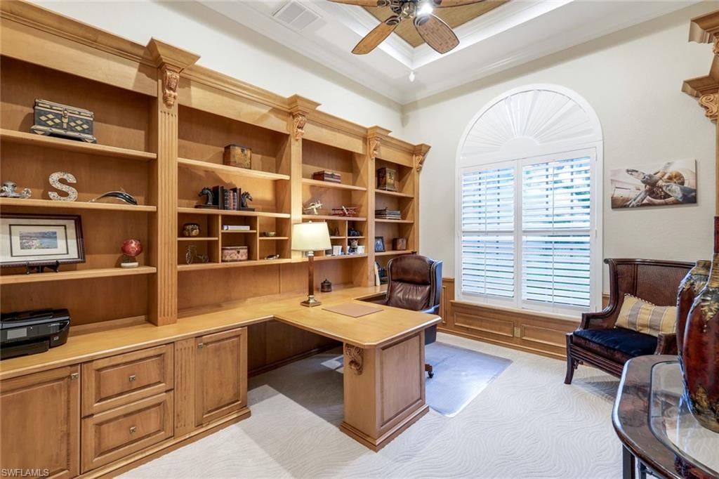 Home Office, Interior