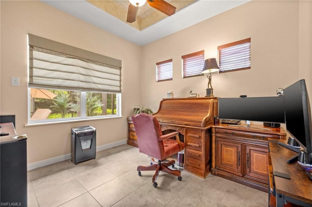 Home Office, Interior