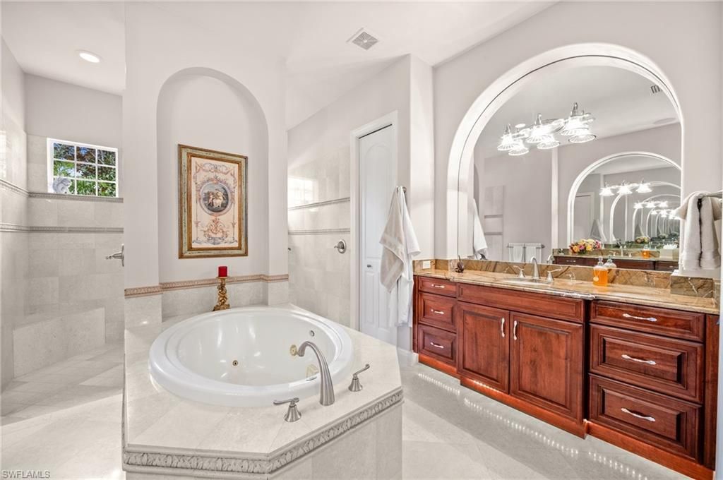 Bathroom, Dual Sink Vanities, Interior, Recessed Lighting