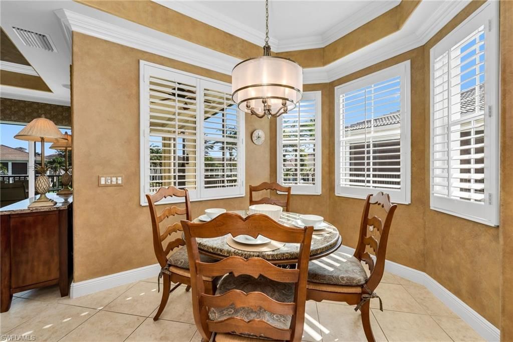Chandelier, Dining room, Interior, Pendant Lights