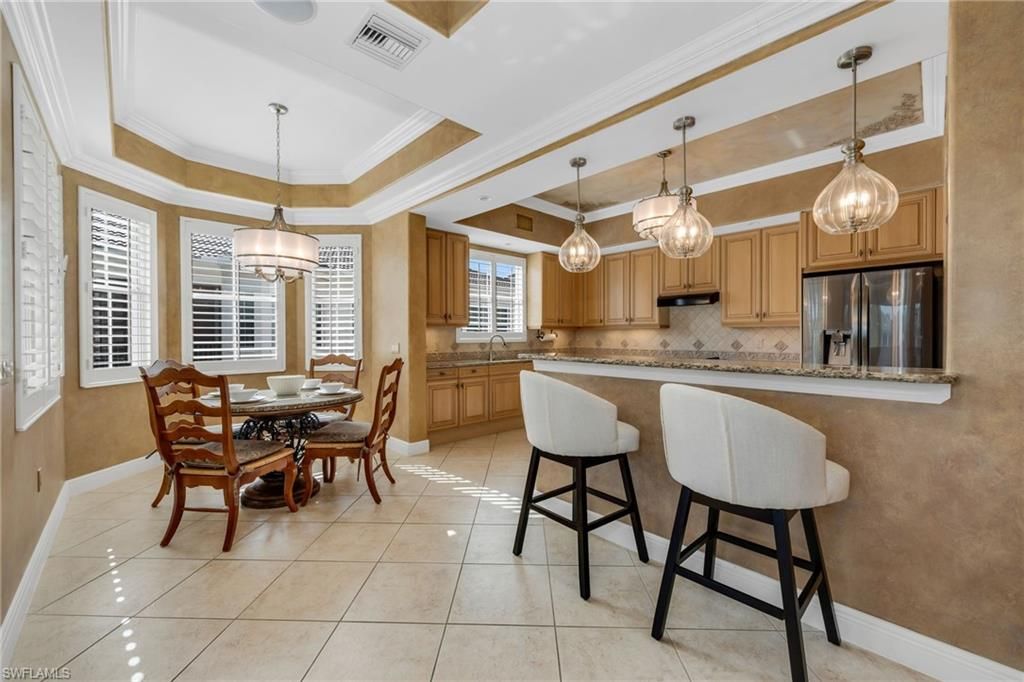Dining room, Interior, Kitchen, Pendant Lights, Stainless Steel Appliances