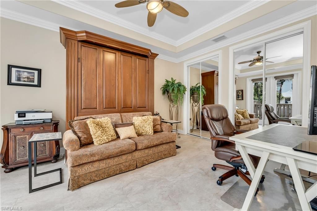 Home Office, Interior