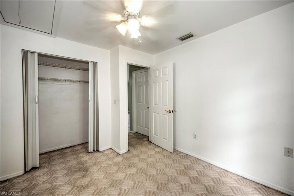 Empty room, Interior